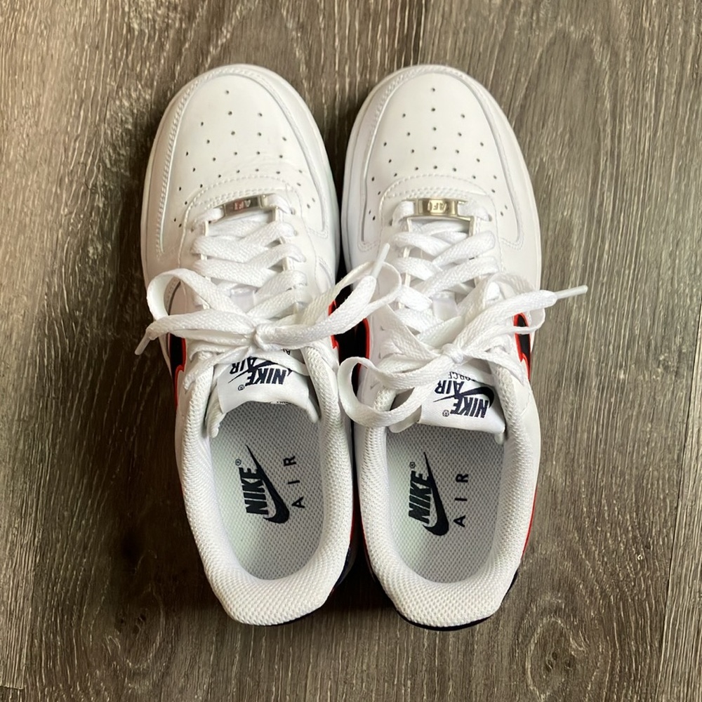 Nike - Picture 5 of 17